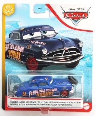Doc Hudson med däck på motorhuven -2020