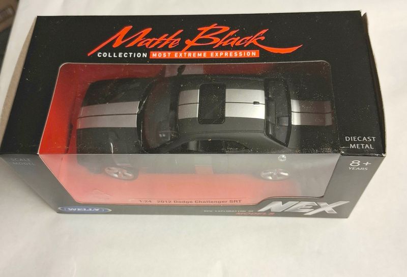 Dodge Challenger SRT 2012 svart - skala 1:24