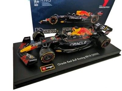 F1 Red Bull 2022 M. Verstappen with helmet - skala 1:43