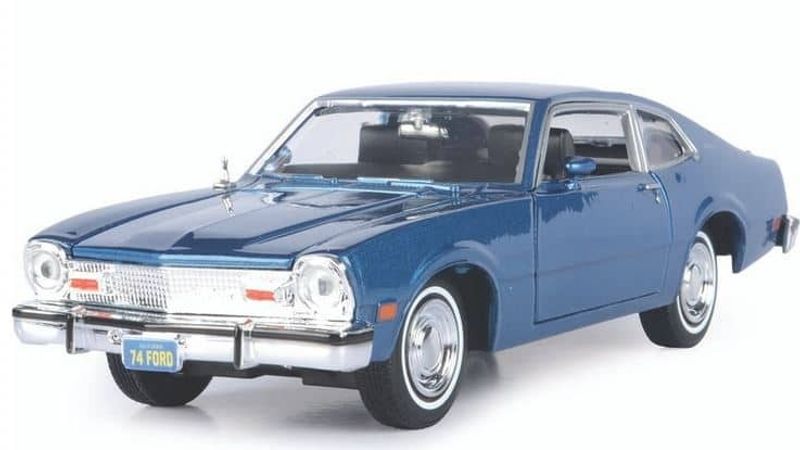 Ford Maverick 1974 blå - skala 1:24