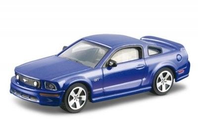 Ford Mustang GT 2006 blå - skala 1:43