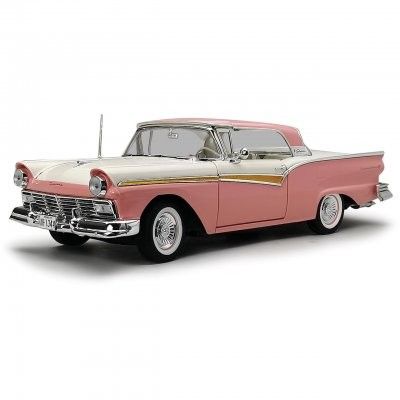 Ford Fairlane 500 Skyliner 1957 - skala 1:18