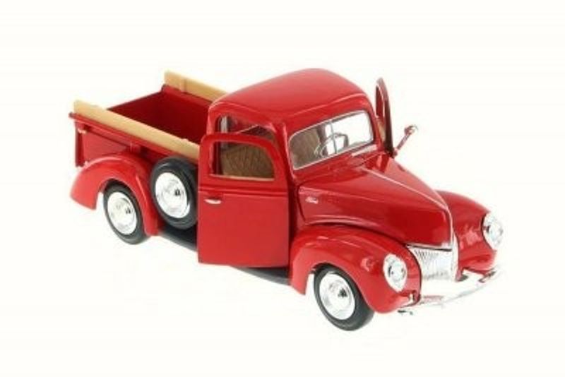 Ford Pickup 1940 röd - Skala 1:24