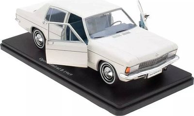 Opel Admiral B 1969 vit - skala 1:24 (se beskrivning)