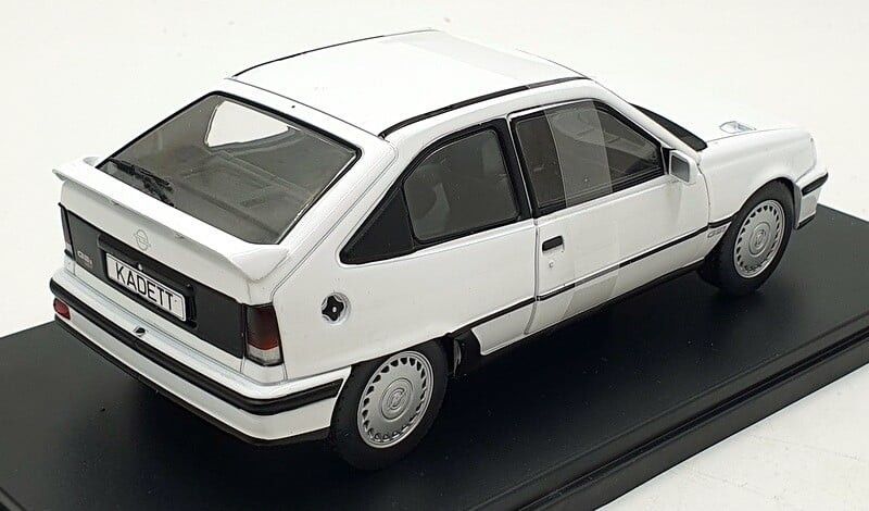 Opel Kadett E GSI 1985 - skala 1:24