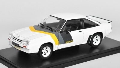 Opel Manta B 400 vit - skala 1:24