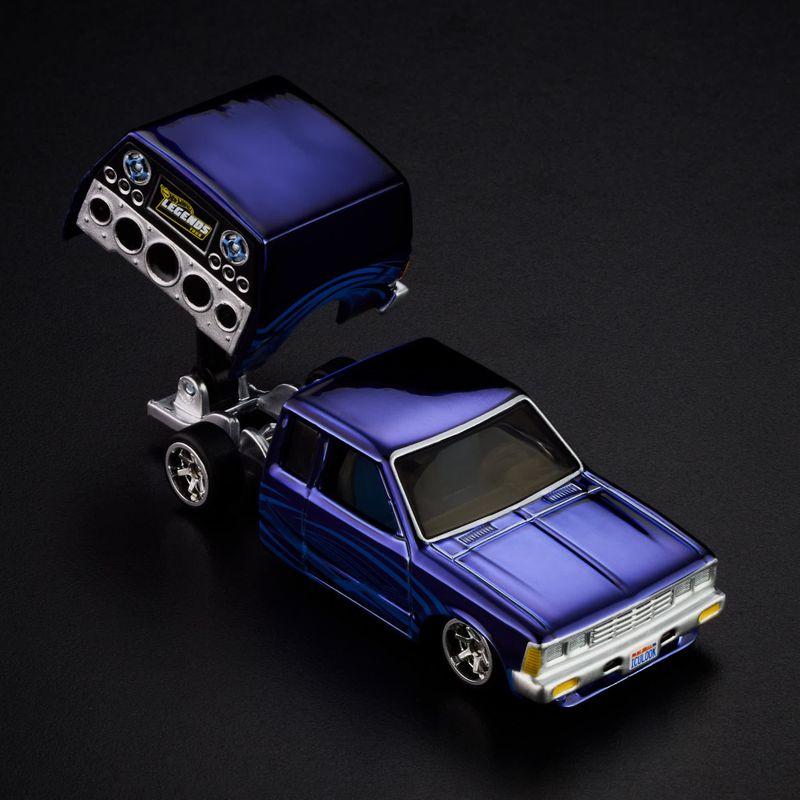 Nissan 720 King Cab custom - Hot Wheels RLC 1:64