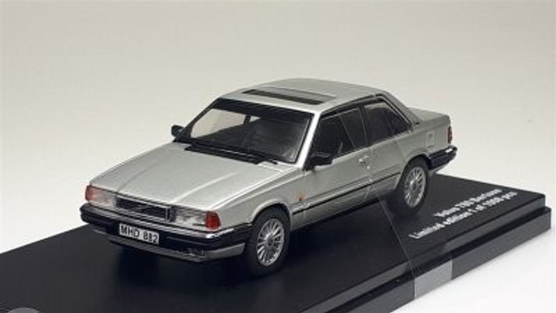 Volvo 780 Bertone 1987 silver - skala 1:43