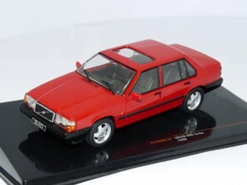 Volvo 940 Turbo 1990 röd - skala 1:43