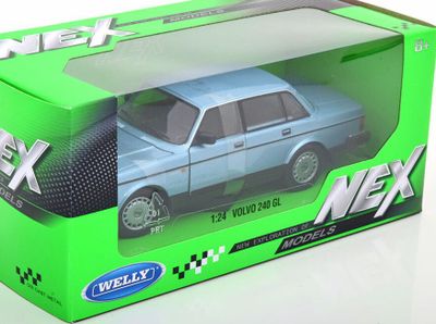 Volvo 240 GL blå - skala 1:24