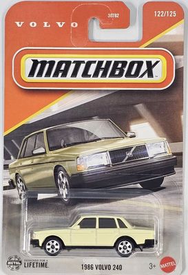 Volvo 240 1986 gul - Matchbox 1:64