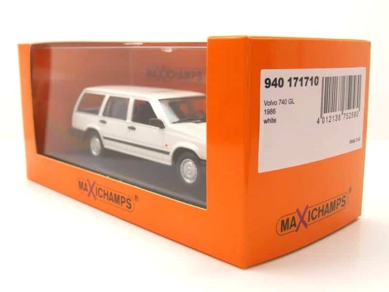 Volvo 740 Kombi vit - skala 1:43