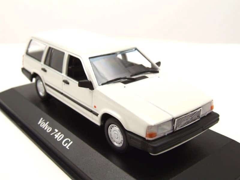Volvo 740 Kombi vit - skala 1:43