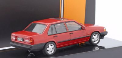 Volvo 940 Turbo 1990 röd - skala 1:43