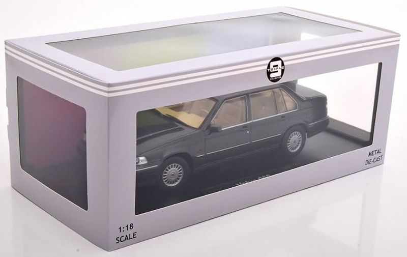 Volvo 960 1996 mörk blå - skala 1:18