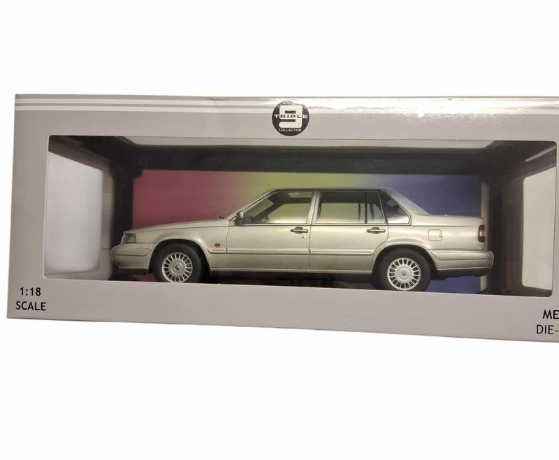 Volvo 960 1996 silver metallic - skala 1:18
