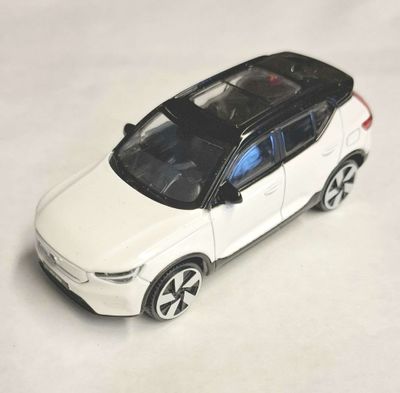 Volvo EX40 vit - skala 1:43
