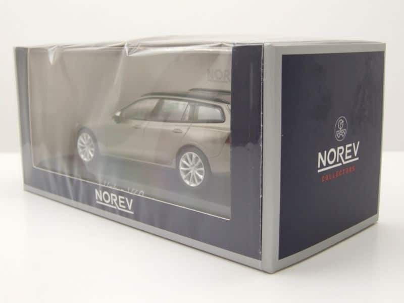 Volvo V60 2018 Pebble grå - skala 1:43