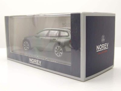 Volvo V60 Cross Country 2019 Pine grå - skala 1:43