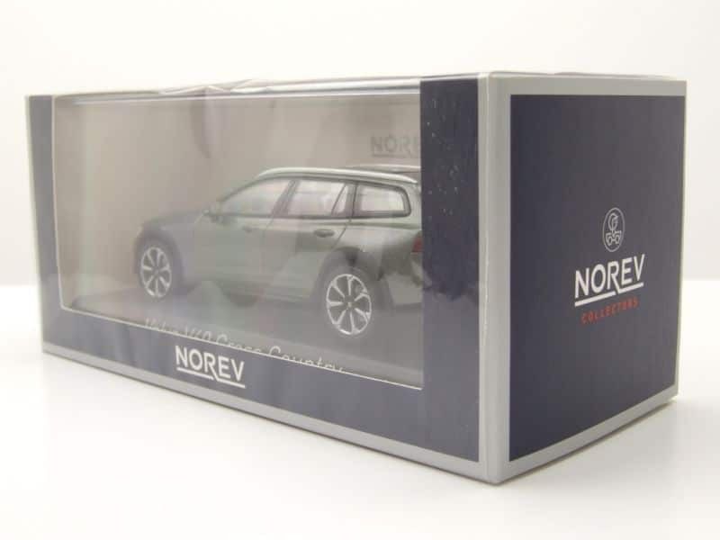 Volvo V60 Cross Country 2019 Pine grå - skala 1:43