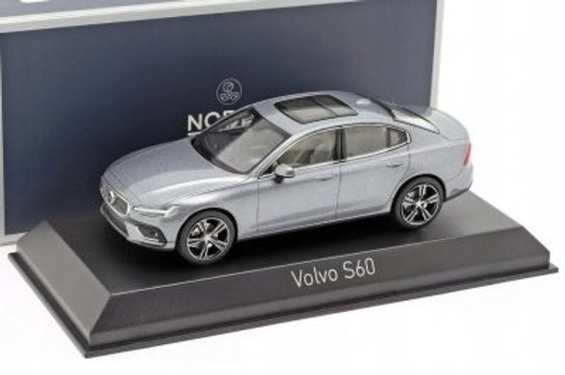 Volvo S60 2018 Osmium grå - Electric silver - skala 1:43