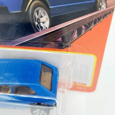 VW Golf Mk 1 1976 blå - Matchbox 1:64 (skate trunk)