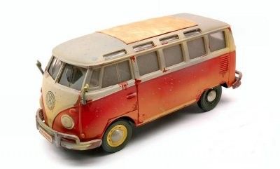 VW Buss 1960 "Old Friends" - skala 1:24