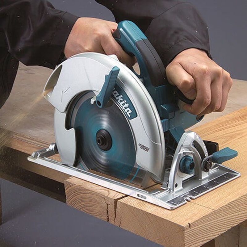 Makita 5008MGJ Cirkelsåg (210mm)