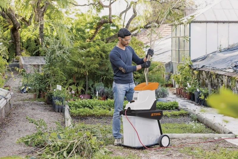 Stihl GHE 140 Kompostkvarn med vals ->40mm