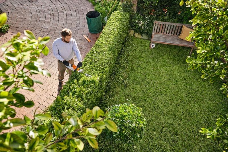 Stihl HSA 30 Batteridriven häcksax 45cm (1x2,6ah)