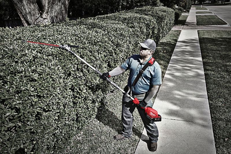 Milwaukee M18 FOPH2-0 FUEL Multitrimmer med QUIK-LOK 18V (utan batterier)
