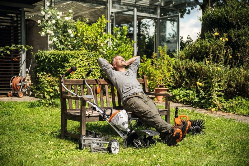 Stihl MM 56 – Mångsidig MultiMaskin för trädgårdsarbete