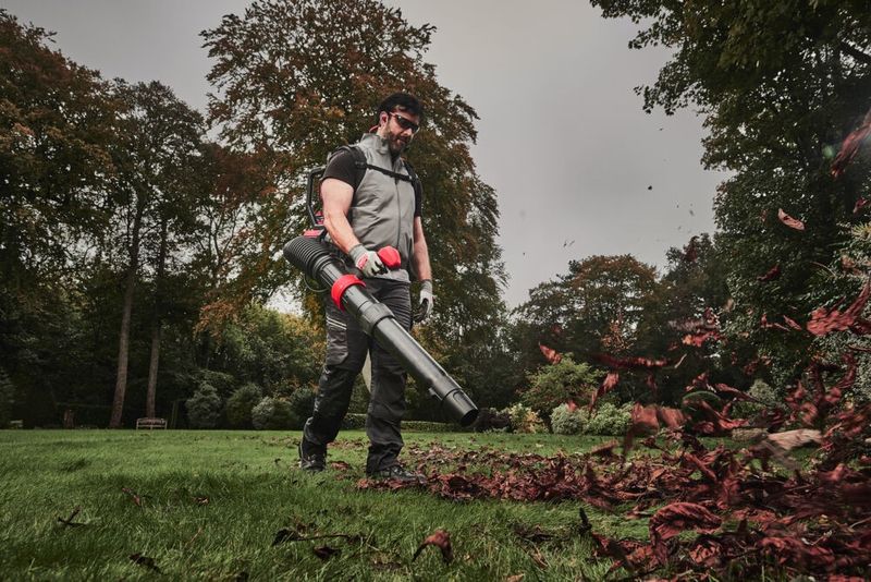 Milwaukee M18 F2BPB-0 FUEL Ryggblås för dubbla 18v batterier (utan batterier)