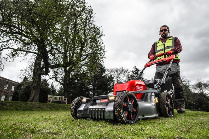 Milwaukee F2LM53-0 M18 FUEL Gräsklippare Självgående & Batteridriven (utan batterier)