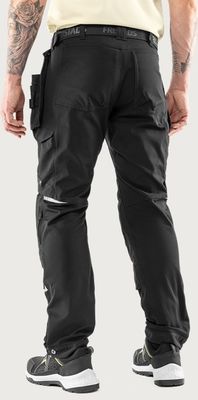 Fristads Hantverkarbyxa stretch 2830 GSTT Svart bakifrån på modell