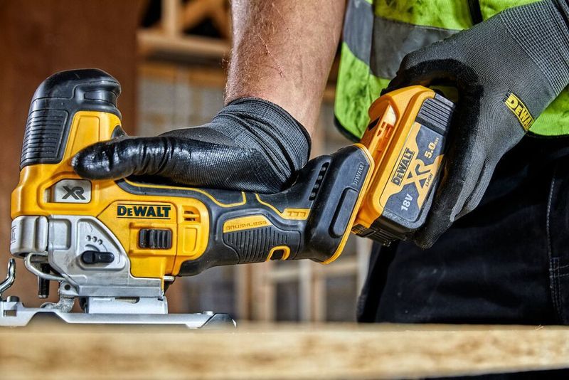 DeWalt Sticksåg DCS335N "Bodygrip" 18V XR  (utan batteri)
