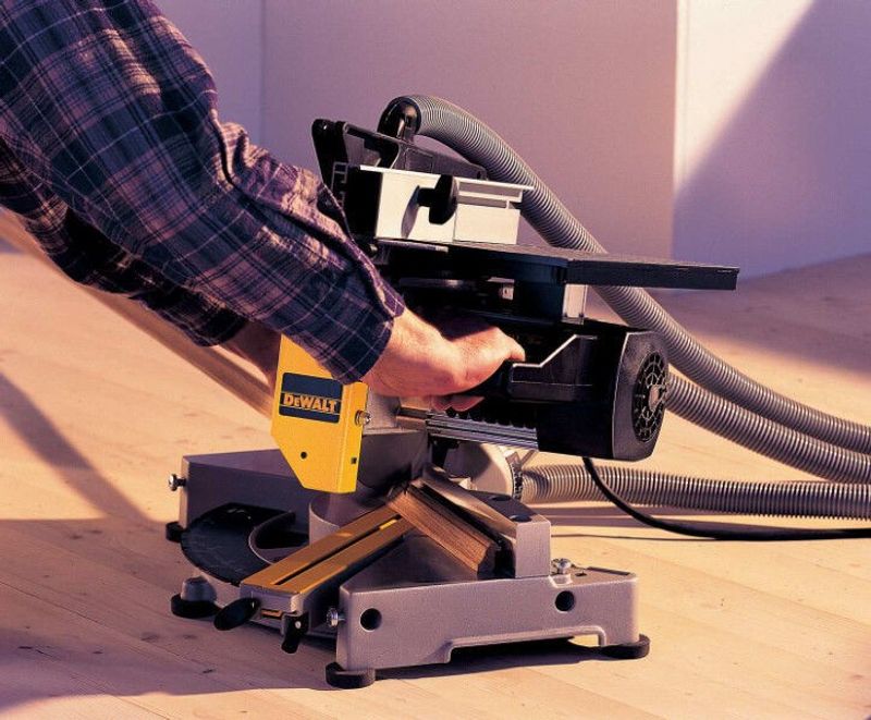 DeWalt DW711 Bords-geringssåg 260 mm 1300W