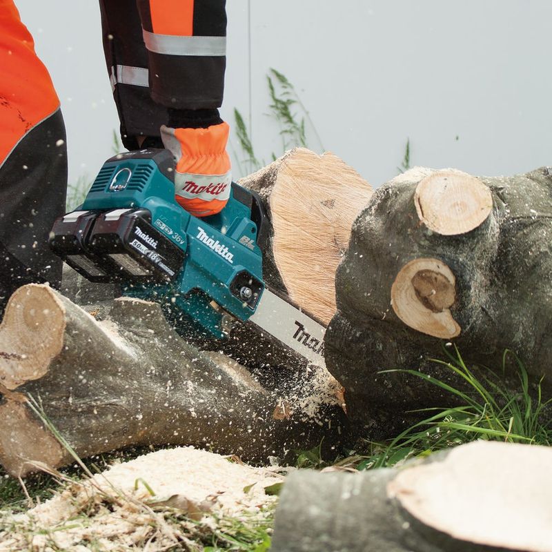 Makita DUC306Z Kedjesåg 18V 30cm (Utan batterier)
