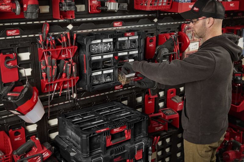 Milwaukee PACKOUT Sortimentslåda med Tippfack