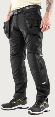 Fristads Hantverkarbyxa stretch 2830 GSTT Svart framifrån på modell