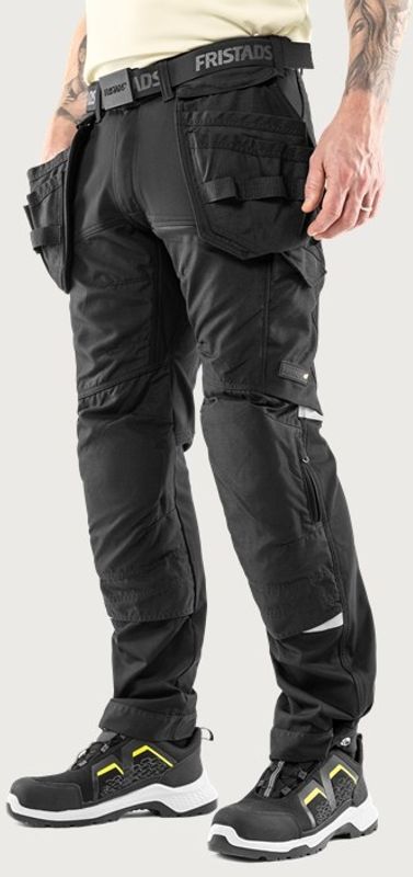 Fristads Hantverkarbyxa stretch 2830 GSTT Svart framifrån på modell