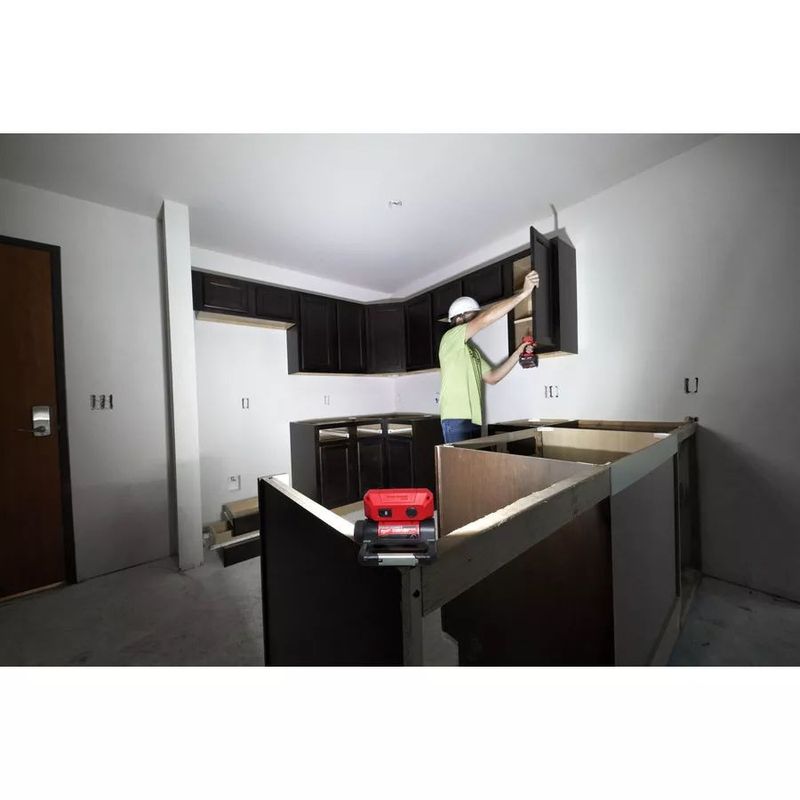 Milwaukee L4 FFL-201 Batterilampa 550 lumen