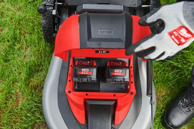 Milwaukee F2LM46 M18 FUEL™ Gräsklippare 46cm 18V (utan batterier)