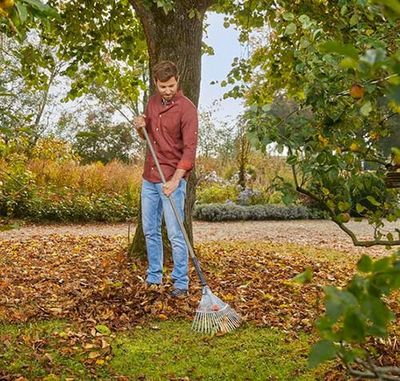 Gardena 17107-20 NatureLine Ställbar Bladfjäderräfsa metall
