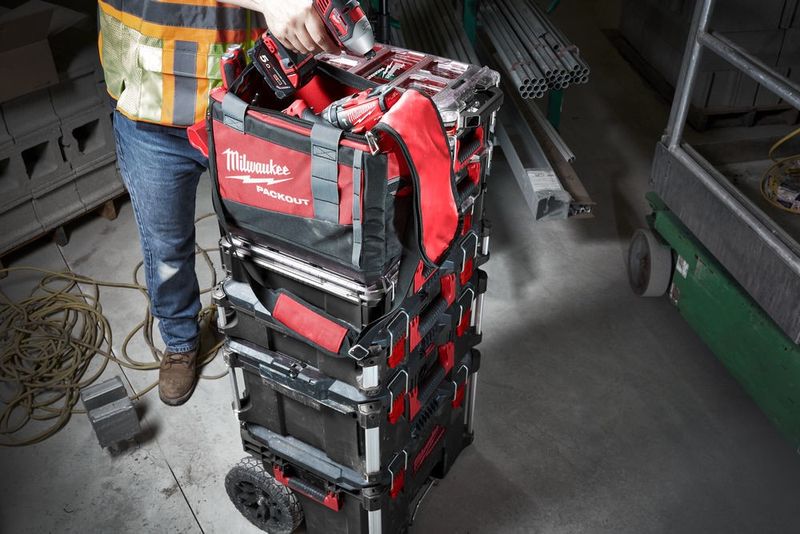 Milwaukee Duffelväska PACKOUT 38cm