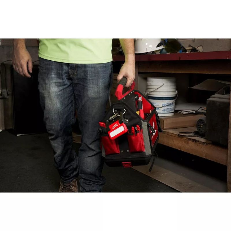Milwaukee L4 FFL-201 Batterilampa 550 lumen