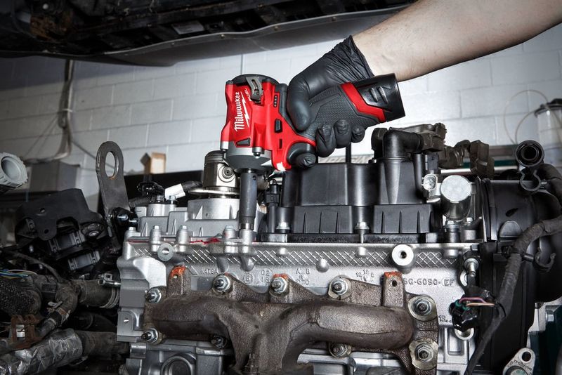 Milwaukee M12 FIW38-422X Mutterdragare 12V 3/8" (1x2,0ah 1x4,0ah)