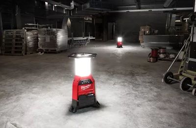 MILWAUKEE M18 ONESLDP-0 ARBETSLAMPA (UTAN BATTERI)