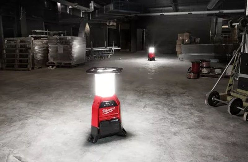 MILWAUKEE M18 ONESLDP-0 ARBETSLAMPA (UTAN BATTERI)