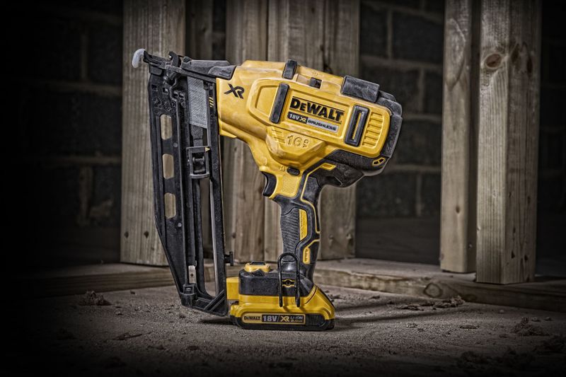DeWalt DCN660D2 Dyckertpistol 1,6mm 18V XR (2x2,0ah)